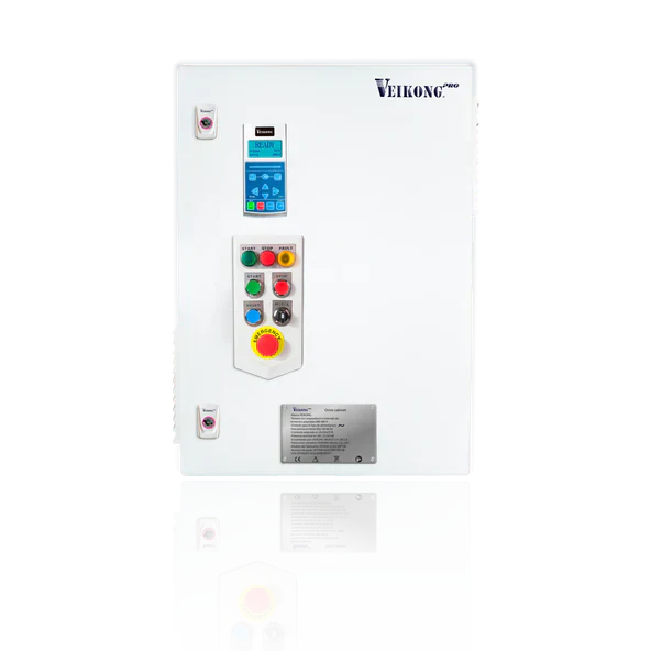 Arrancador Suave en Gabinete Marca Veikong VKS-8000-011-T4PRO Trifásico, 380 - 480 VAC, 15hp. Incluye: Interruptor termomagnético, panel de control, botones, paro de emergencia y supresor de sobrevoltaje