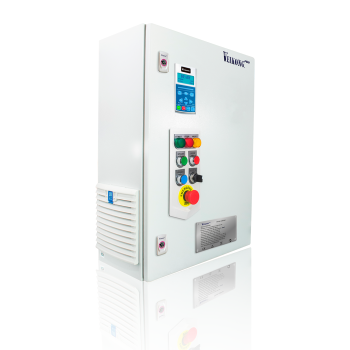 Arrancador Suave en Gabinete Marca Veikong  VKS-8000-015-T4PRO Trifásico, 380 - 480 VAC, 20 hp.  Incluye: Interruptor termomagnético, panel de control, botones, paro de emergencia, y supresor de sobrevoltaje